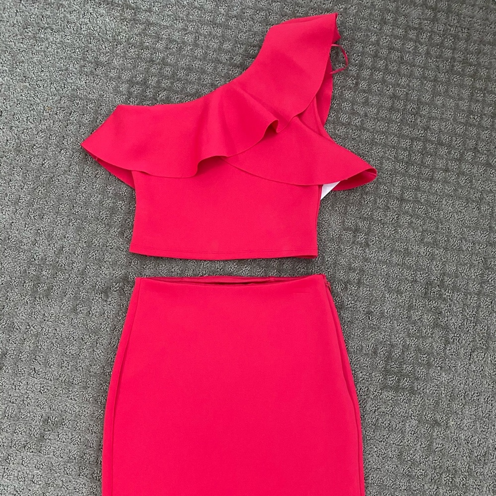 NEW Guess set RED
